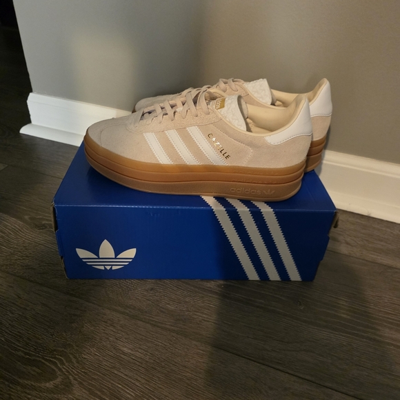 NWT- Adidas Gazelle Beige Sneakers Size 8.5 For Women And 7 In Men For US sizes - Picture 5 of 10